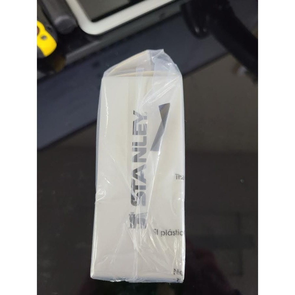 STANLEY The Quencher H2.O FlowState™ Tumbler Lid | 40 OZ, Milky White - Picture 5 of 5